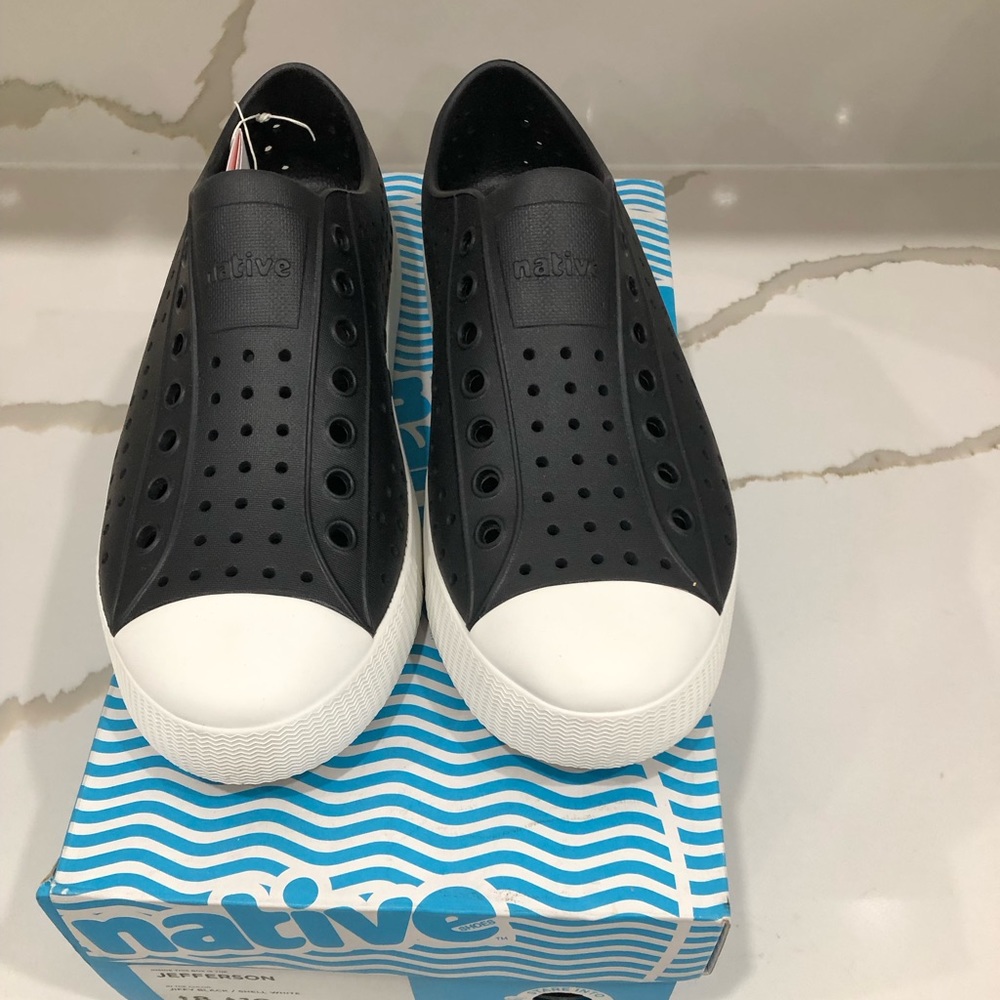 Native Jefferson Black Slip On Water Shoes Unisex Men size 8 Women size 10 NWT